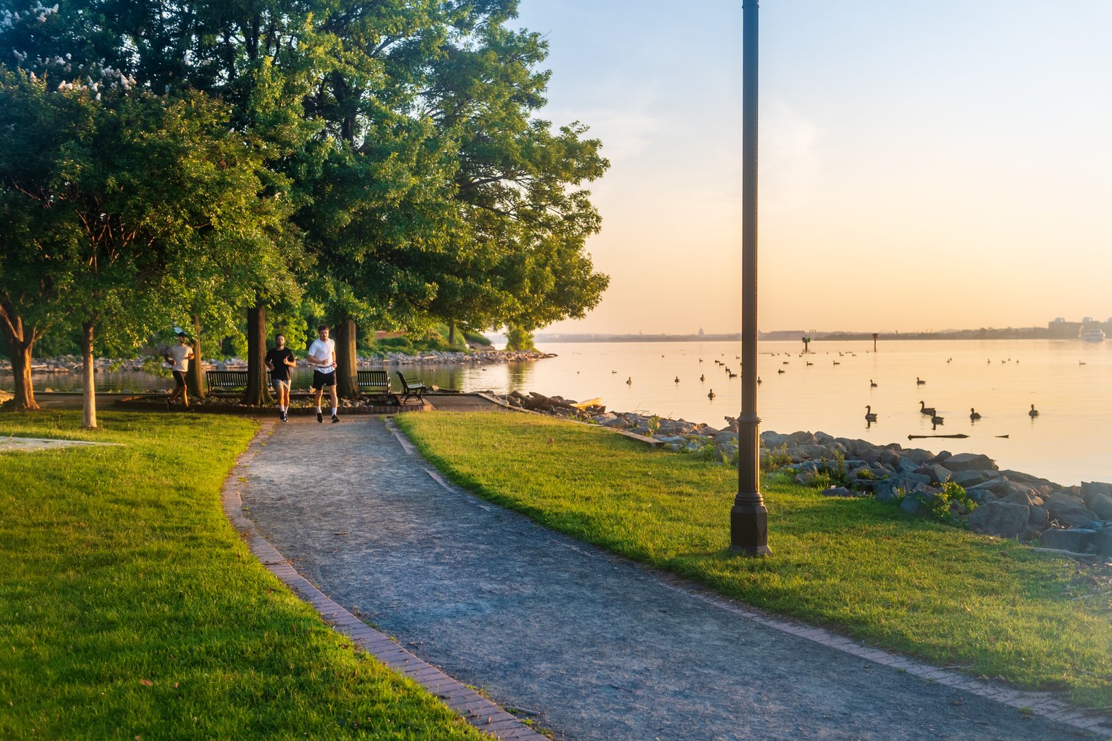Current_LuxuryApartmentCommunity_AlexandriaVA