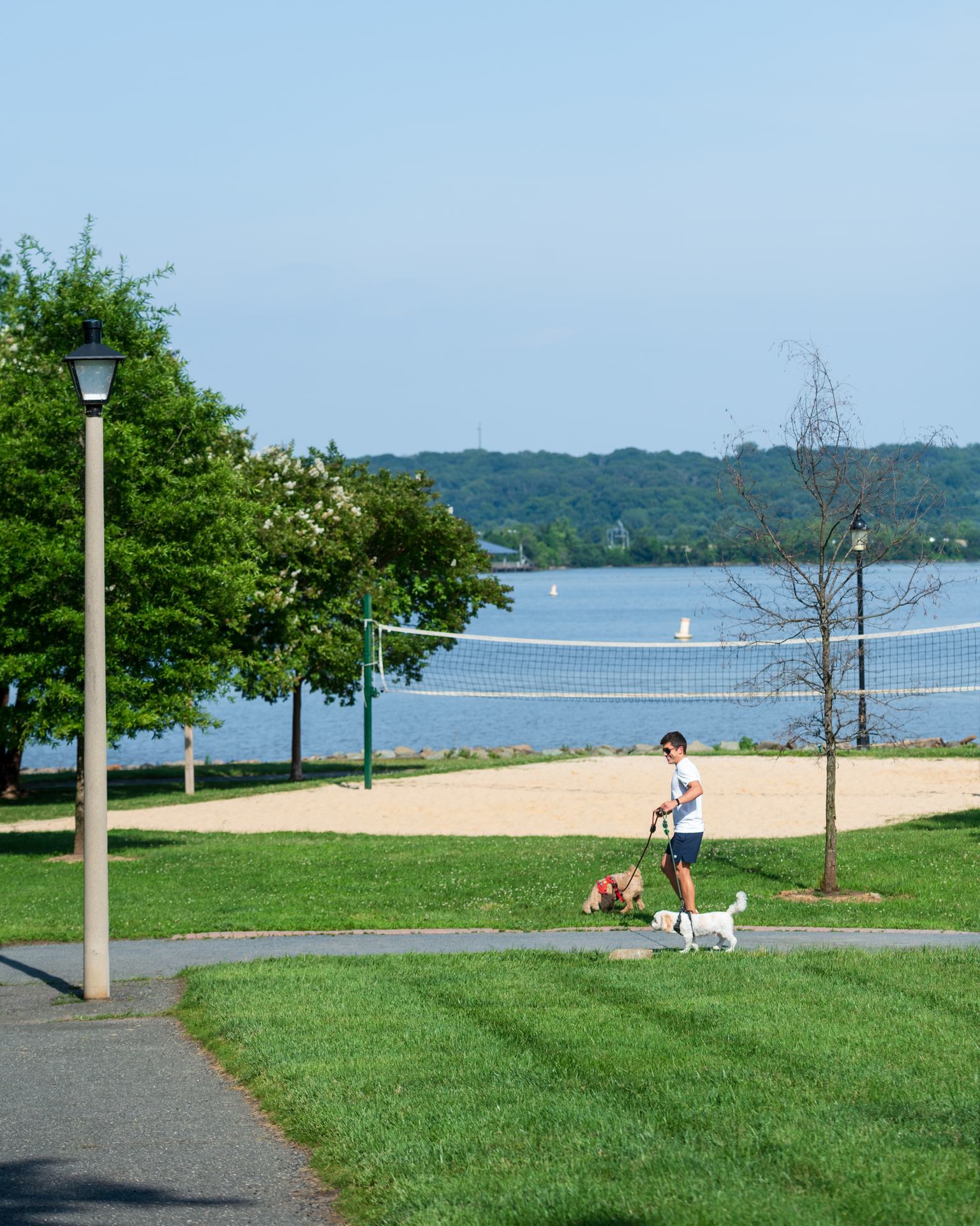 Current_LuxuryApartmentCommunity_AlexandriaVA